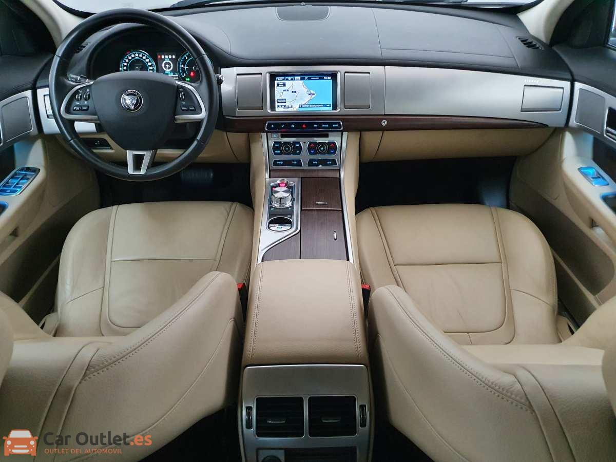16 - Jaguar XF 2014 - AUTO