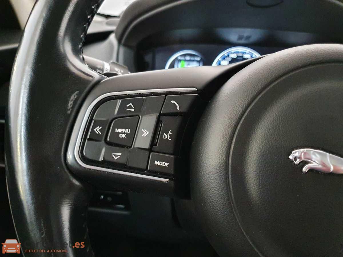 23 - Jaguar F-Pace 2017 - AUTO
