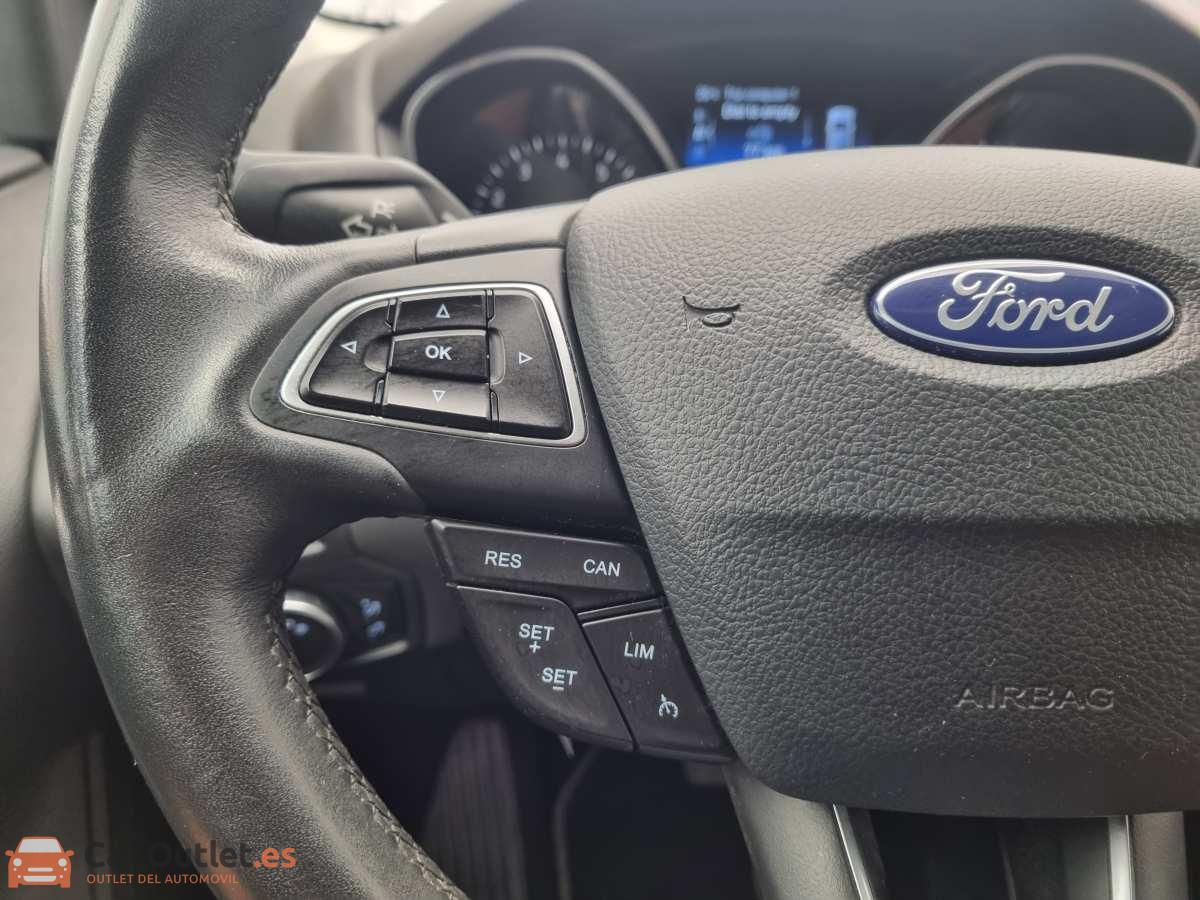 21 - Ford Focus 2017 - AUTO