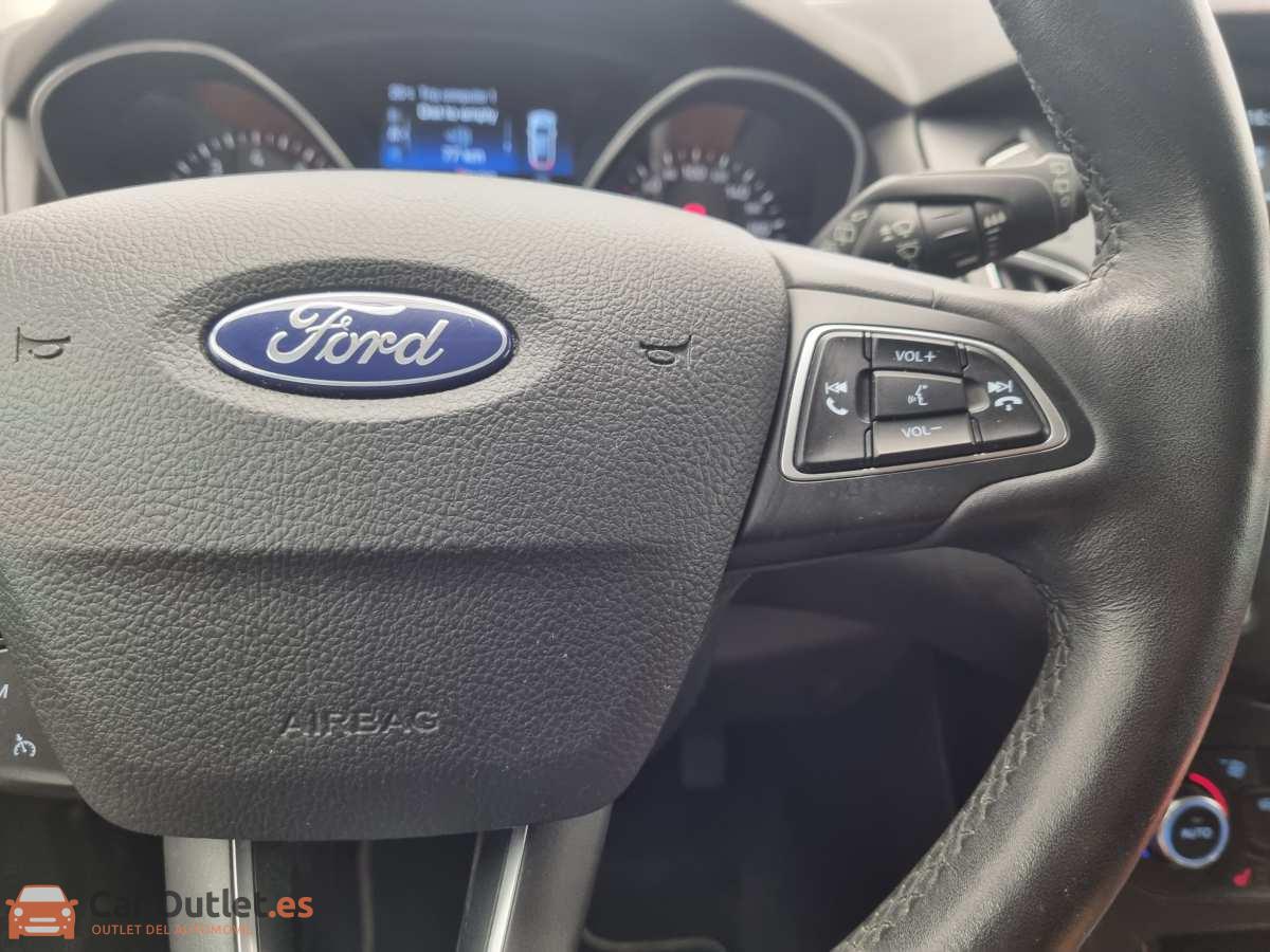 22 - Ford Focus 2017 - AUTO