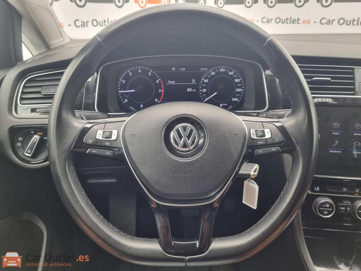 22 - Volkswagen Golf 2018 - AUTO