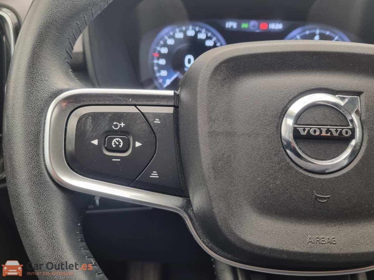 22 - Volvo XC40 2021 - AUTO