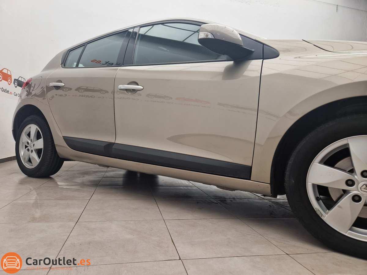 3 - Renault Megane 2011 - AUTO