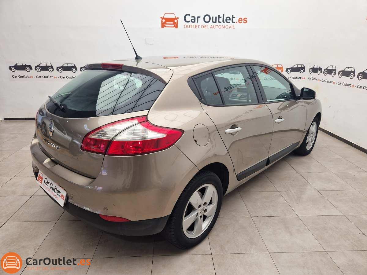 9 - Renault Megane 2011 - AUTO