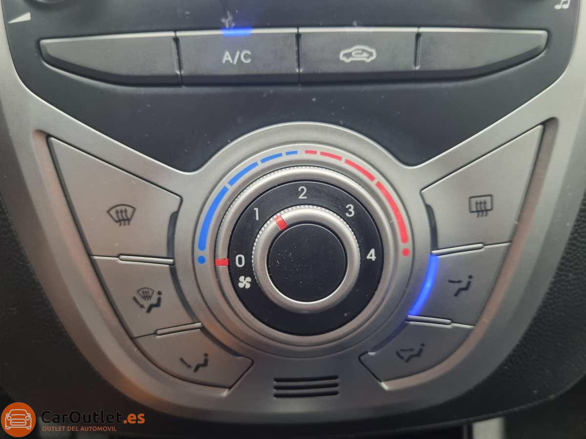 27 - Hyundai ix20 2014