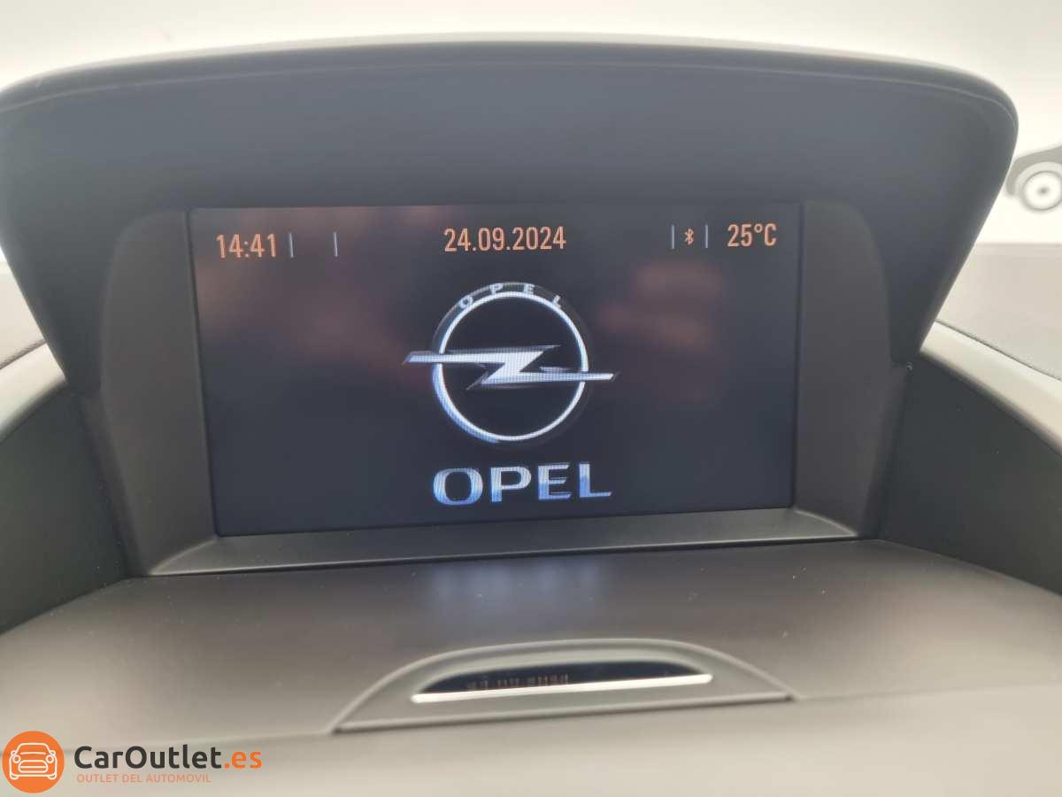 28 - Opel Zafira 2012