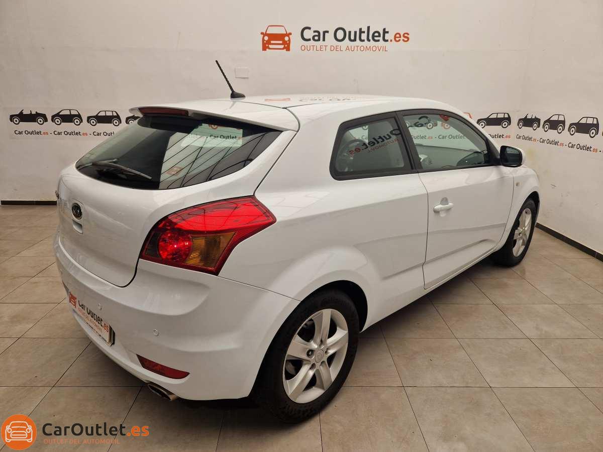 9 - Kia Cee'd 2011 - AUTO