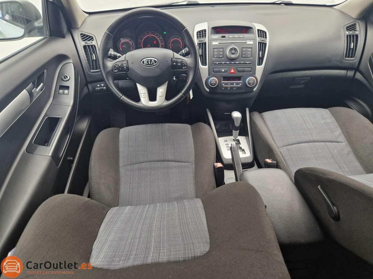 17 - Kia Cee'd 2011 - AUTO