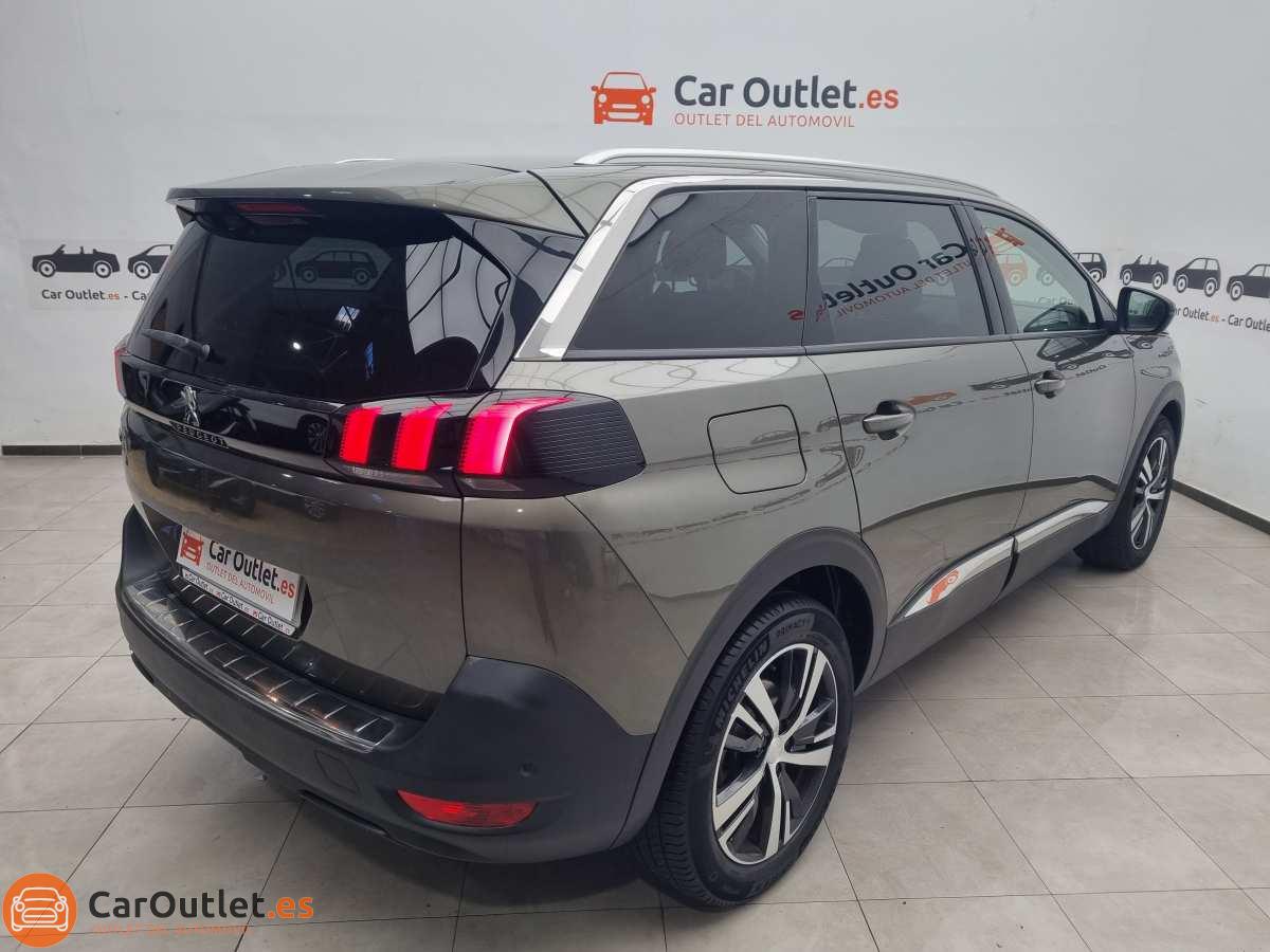 10 - Peugeot 5008 2018 - AUTO