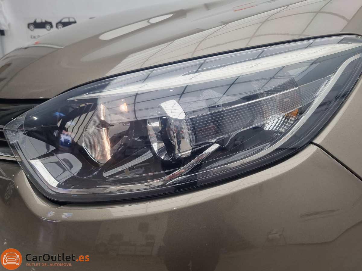 6 - Renault Captur 2015 - AUTO