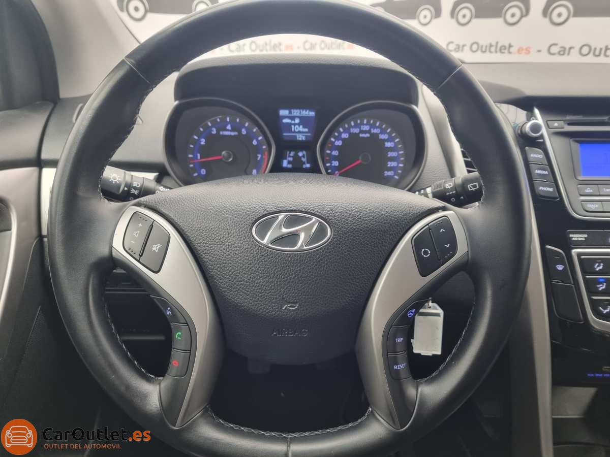 21 - Hyundai i30 2015