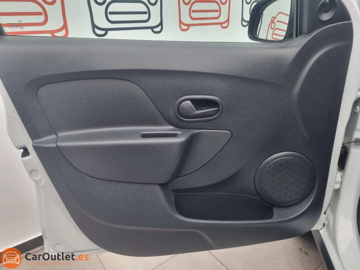 12 - Dacia Sandero 2015