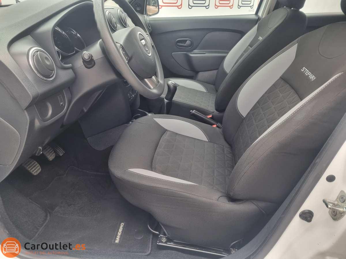 13 - Dacia Sandero 2015