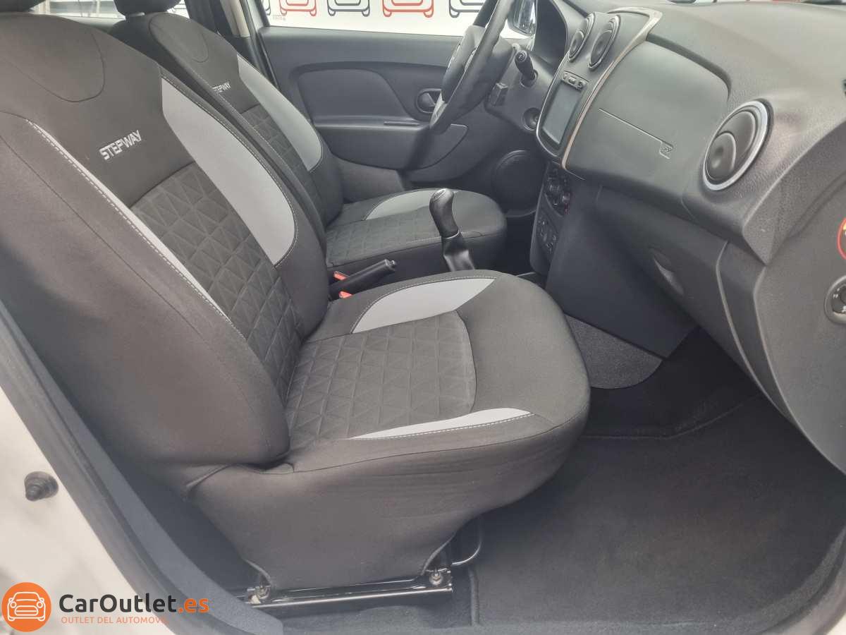 14 - Dacia Sandero 2015