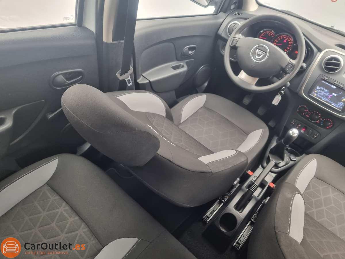16 - Dacia Sandero 2015