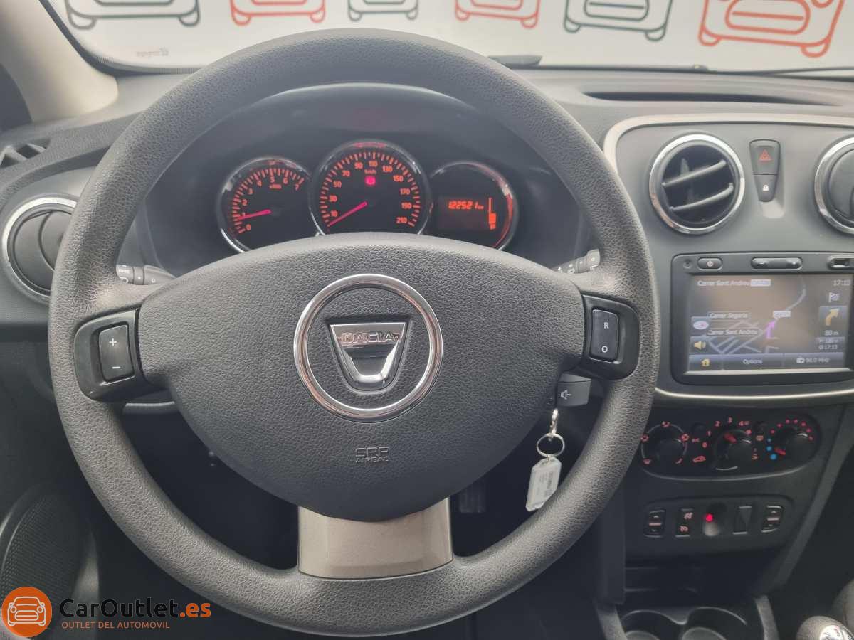 18 - Dacia Sandero 2015