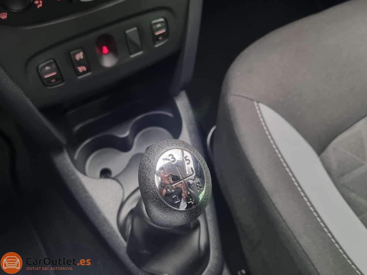 28 - Dacia Sandero 2015