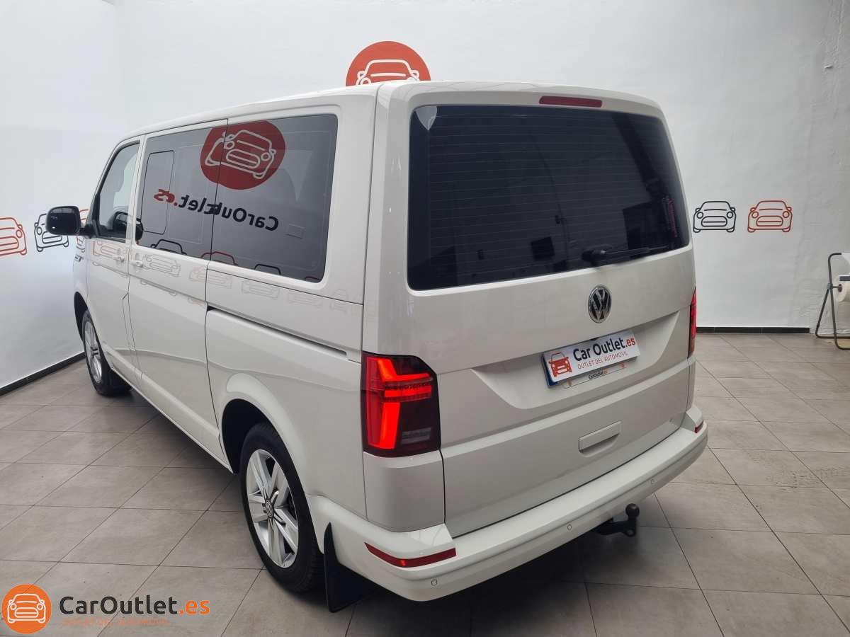 8 - Volkswagen Caravelle 2023 - AUTO