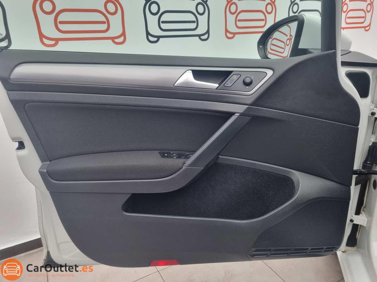 13 - Volkswagen Golf 2015