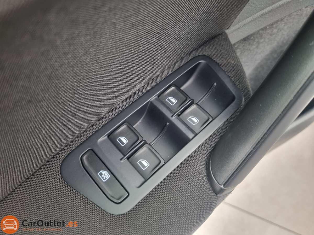 14 - Volkswagen Golf 2015