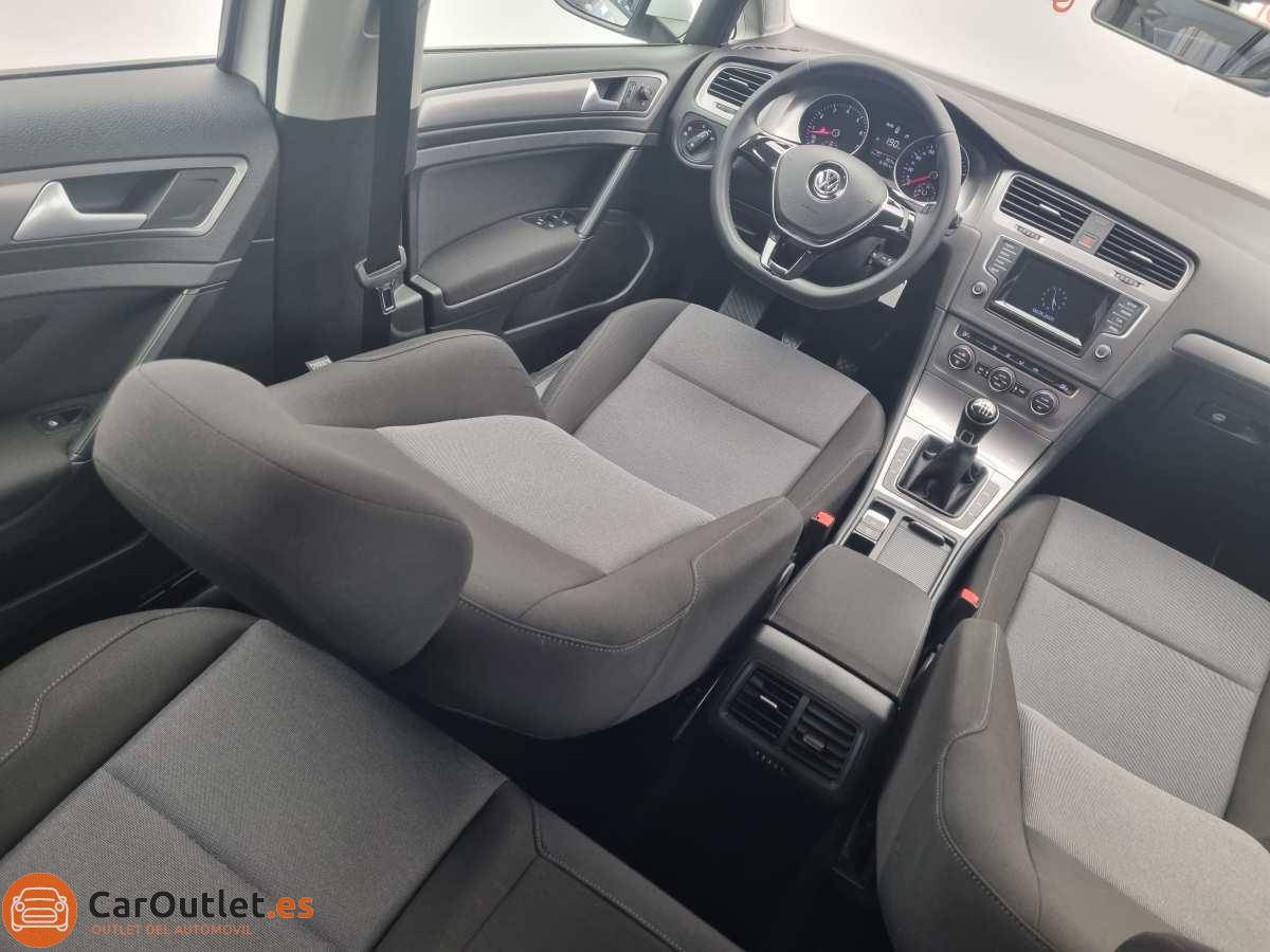 18 - Volkswagen Golf 2015