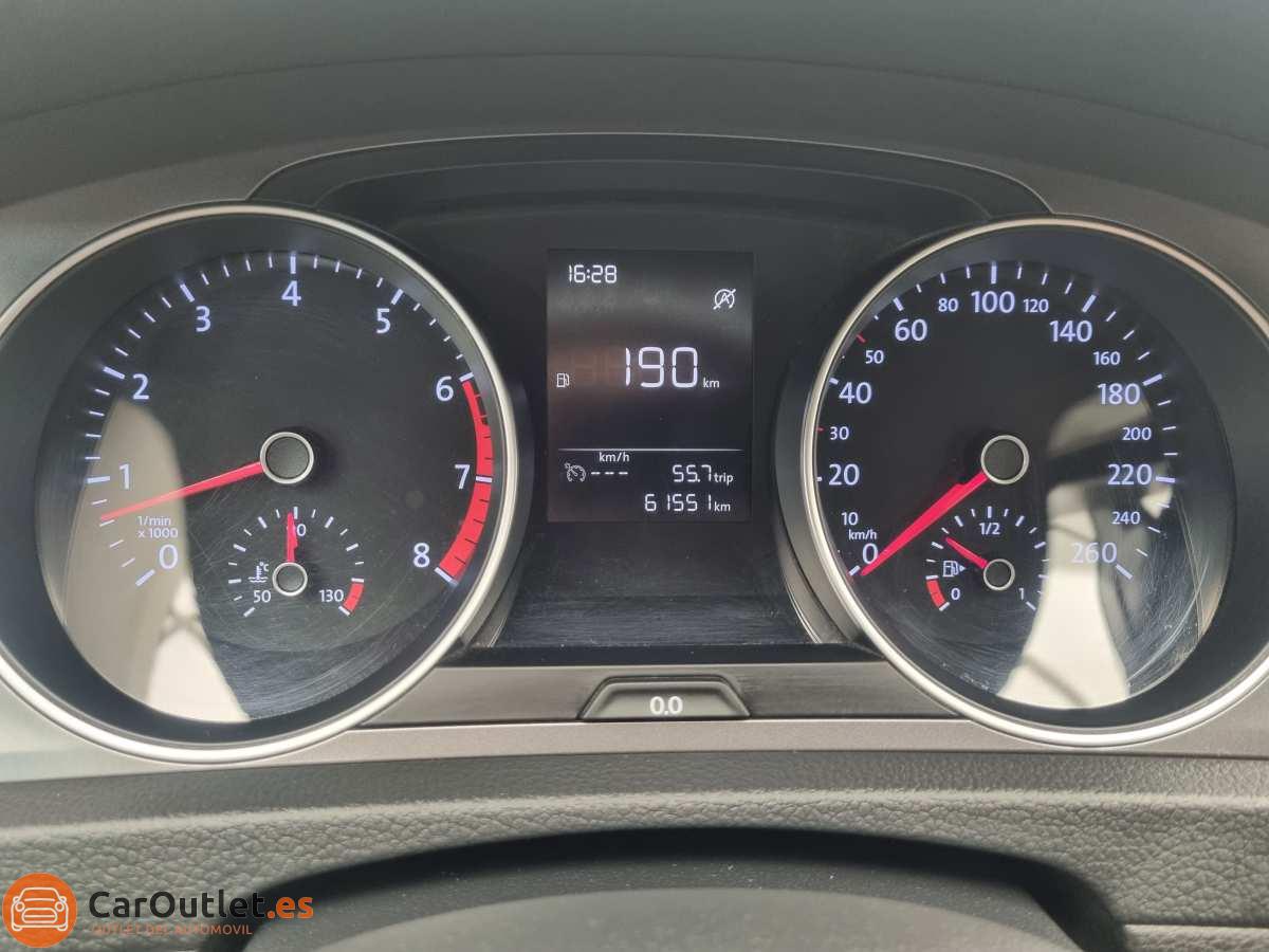 21 - Volkswagen Golf 2015
