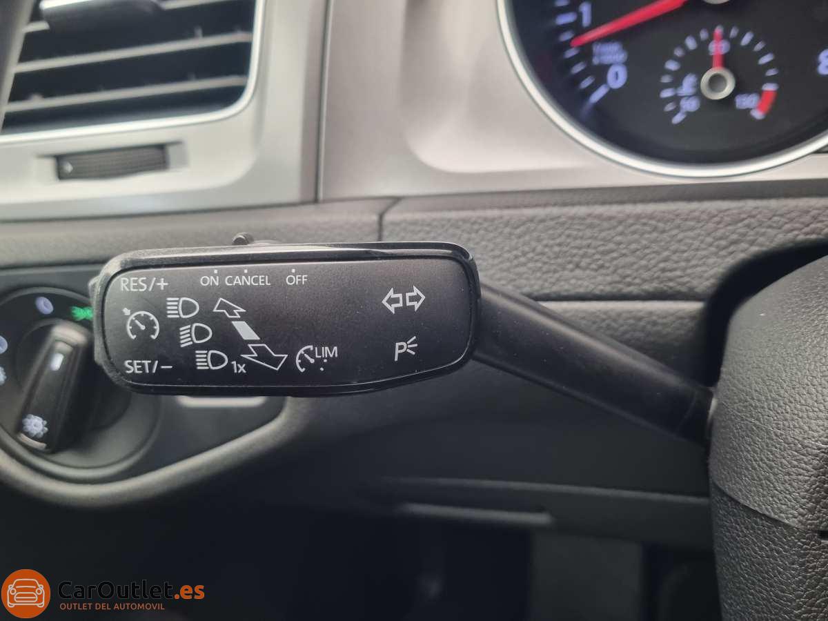 23 - Volkswagen Golf 2015