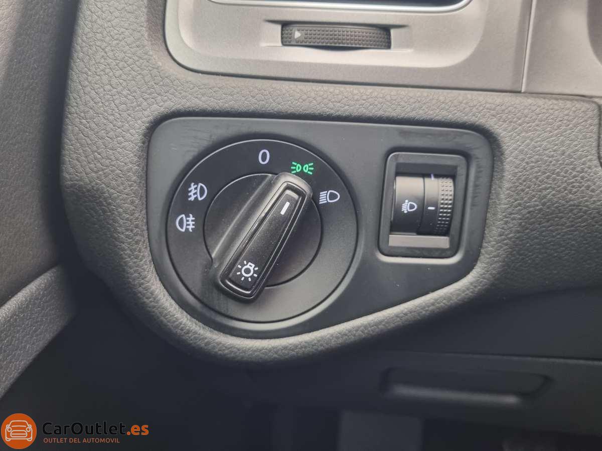 24 - Volkswagen Golf 2015