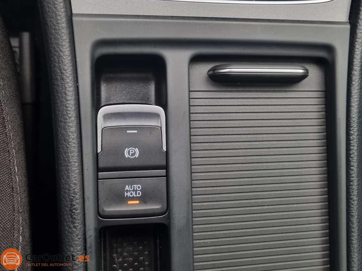 29 - Volkswagen Golf 2015