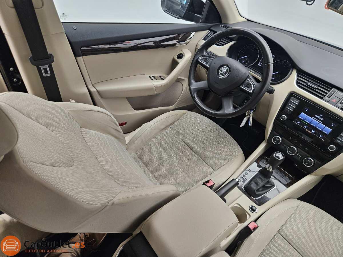 18 - Skoda Octavia 2015 - AUTO