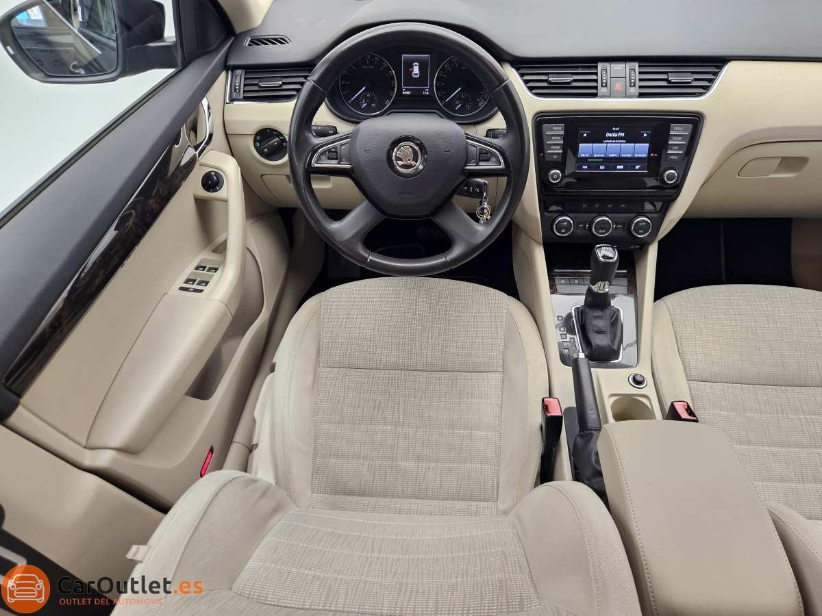 19 - Skoda Octavia 2015 - AUTO