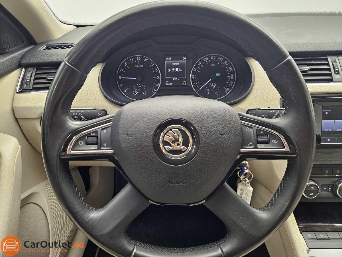 20 - Skoda Octavia 2015 - AUTO