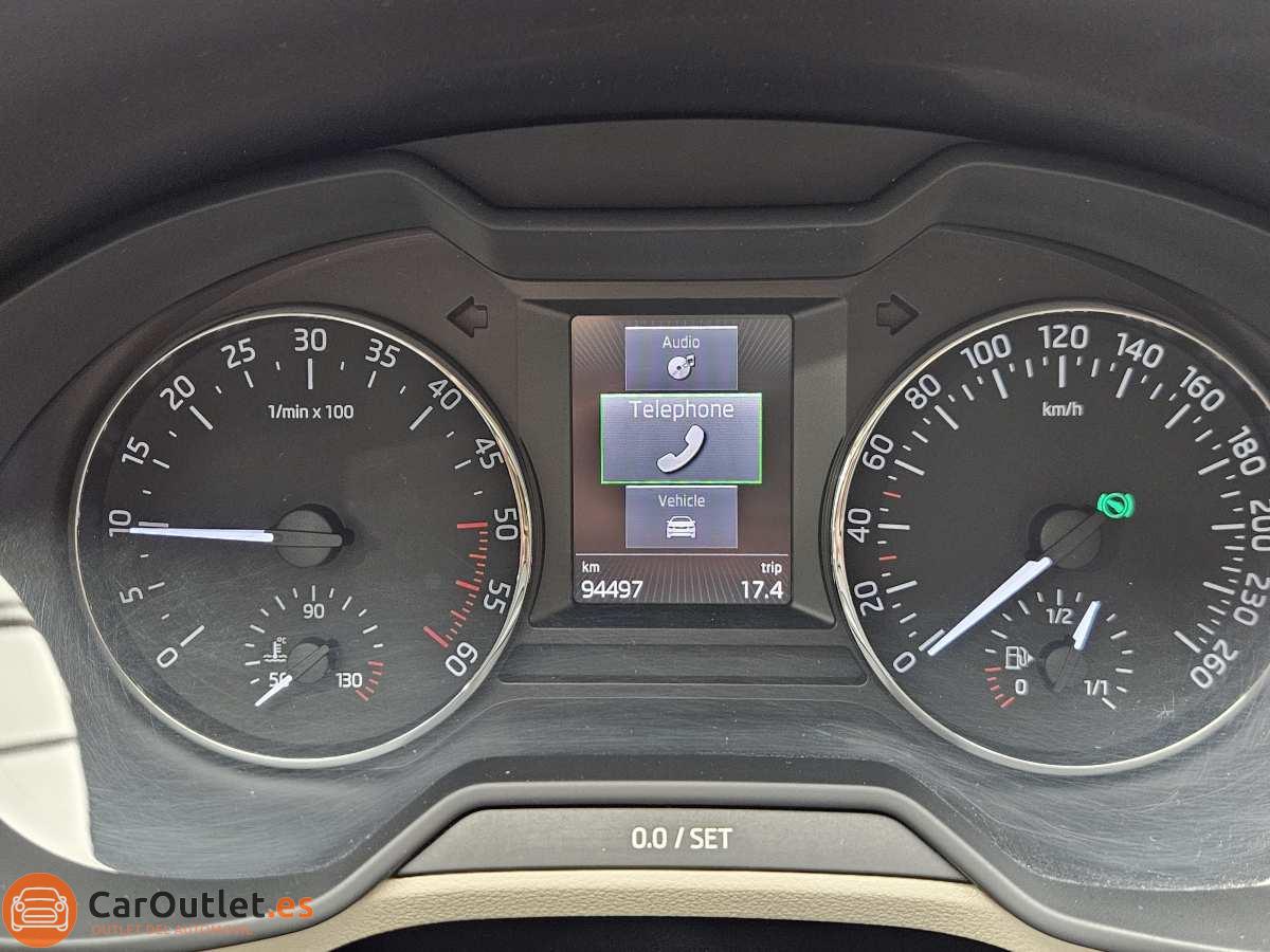 26 - Skoda Octavia 2015 - AUTO