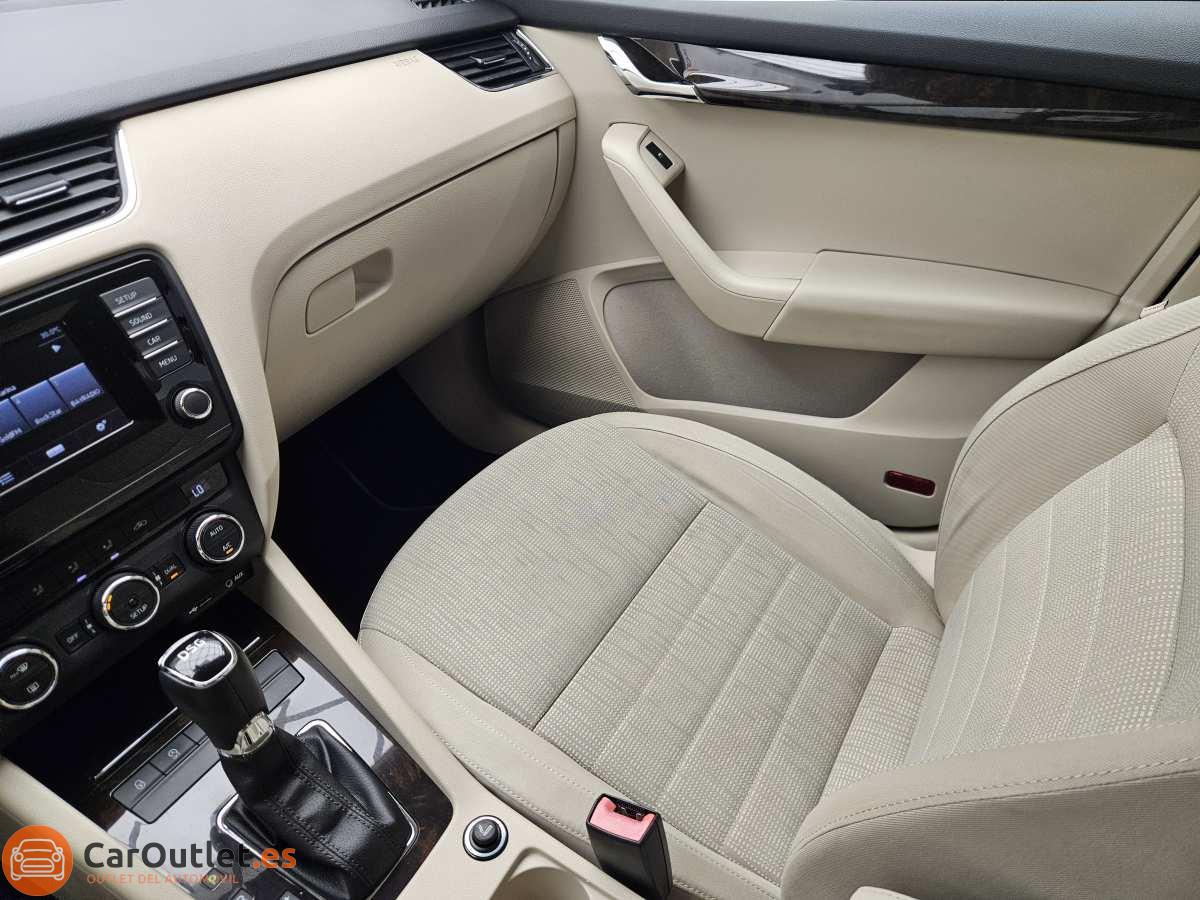 30 - Skoda Octavia 2015 - AUTO