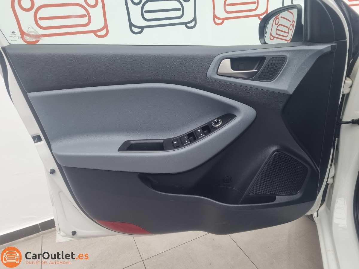 8 - Hyundai i20 2017
