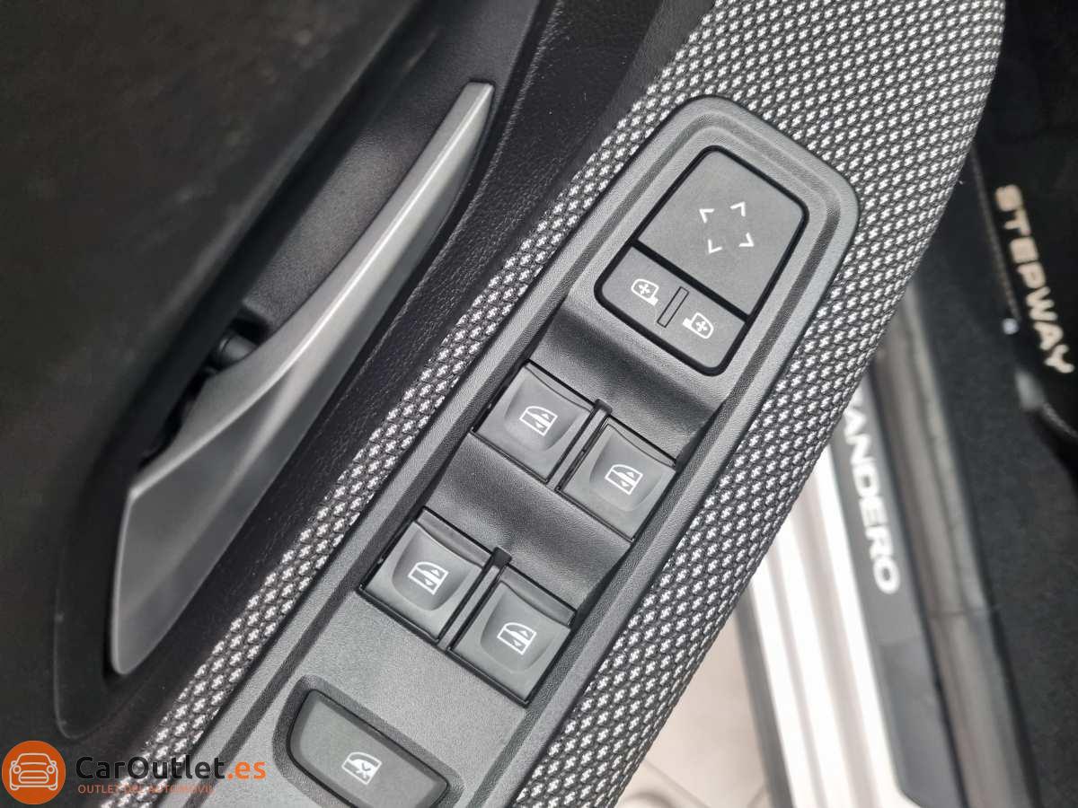 14 - Dacia Sandero Stepway 2023 - AUTO