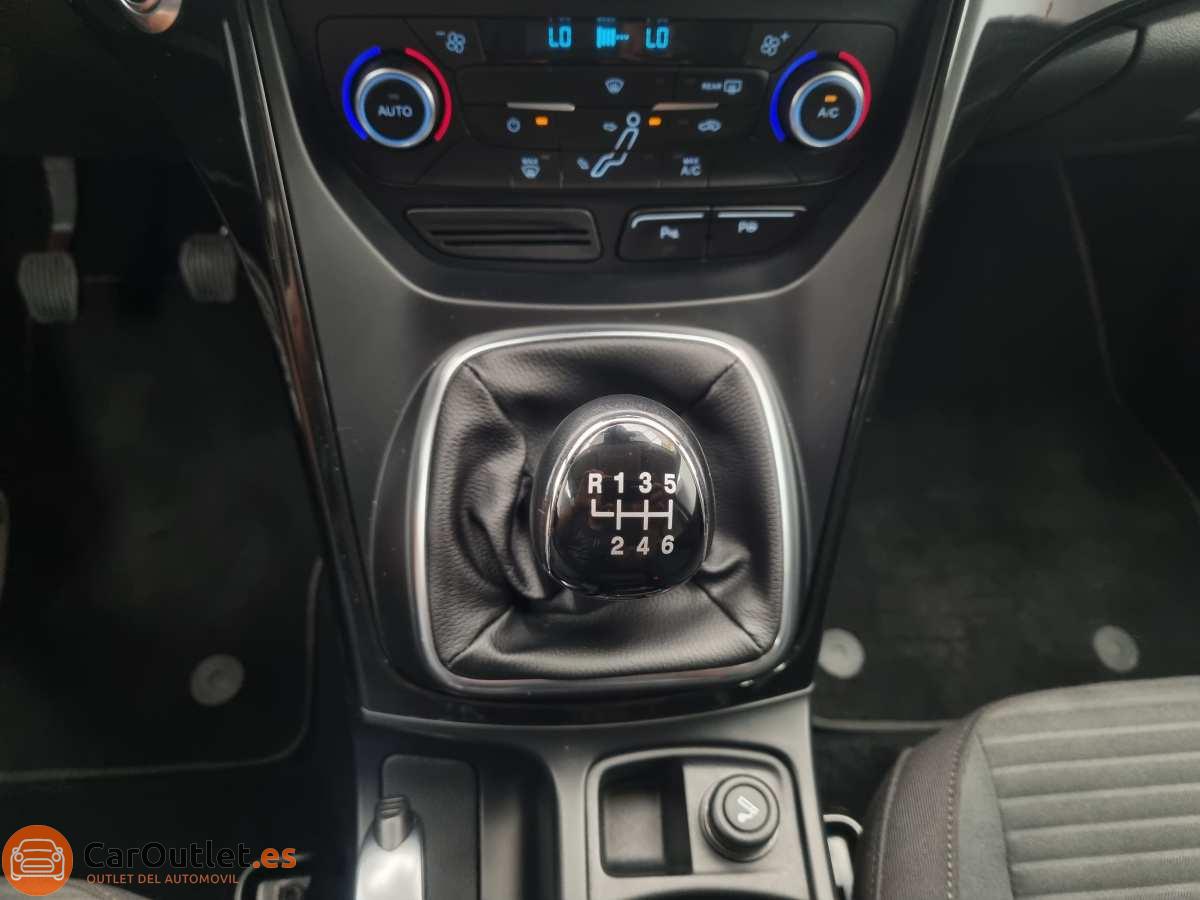 32 - Ford CMax 2015
