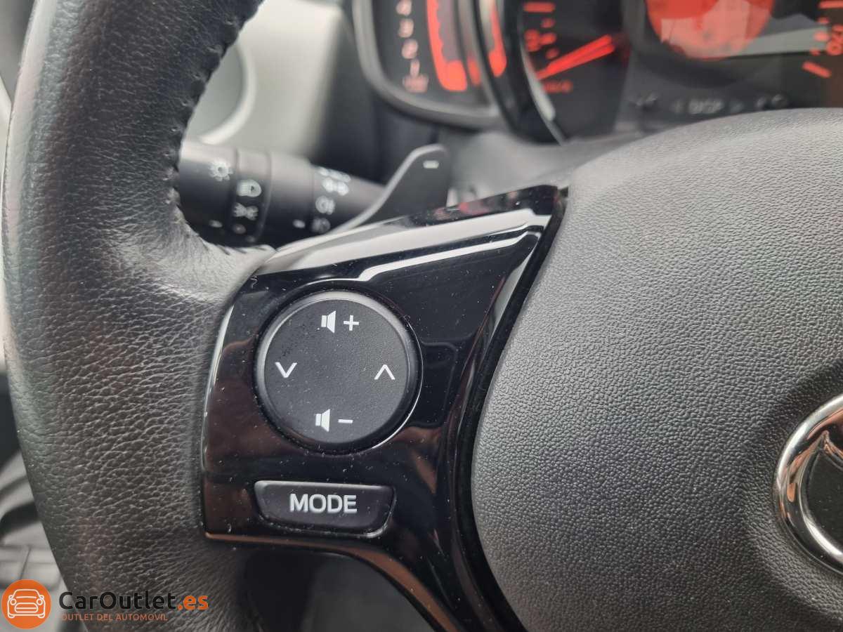 21 - Toyota Aygo 2016 - AUTO