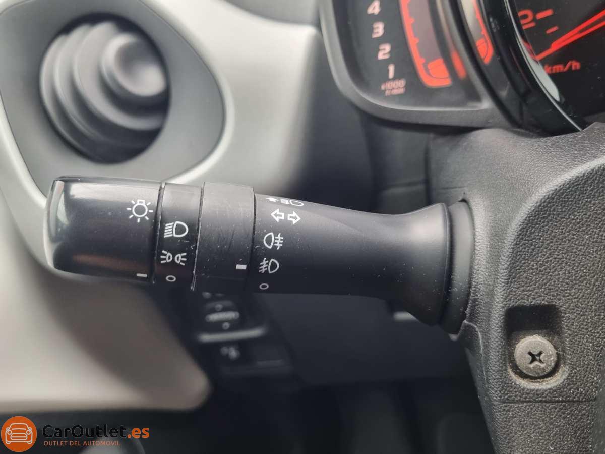 23 - Toyota Aygo 2016 - AUTO