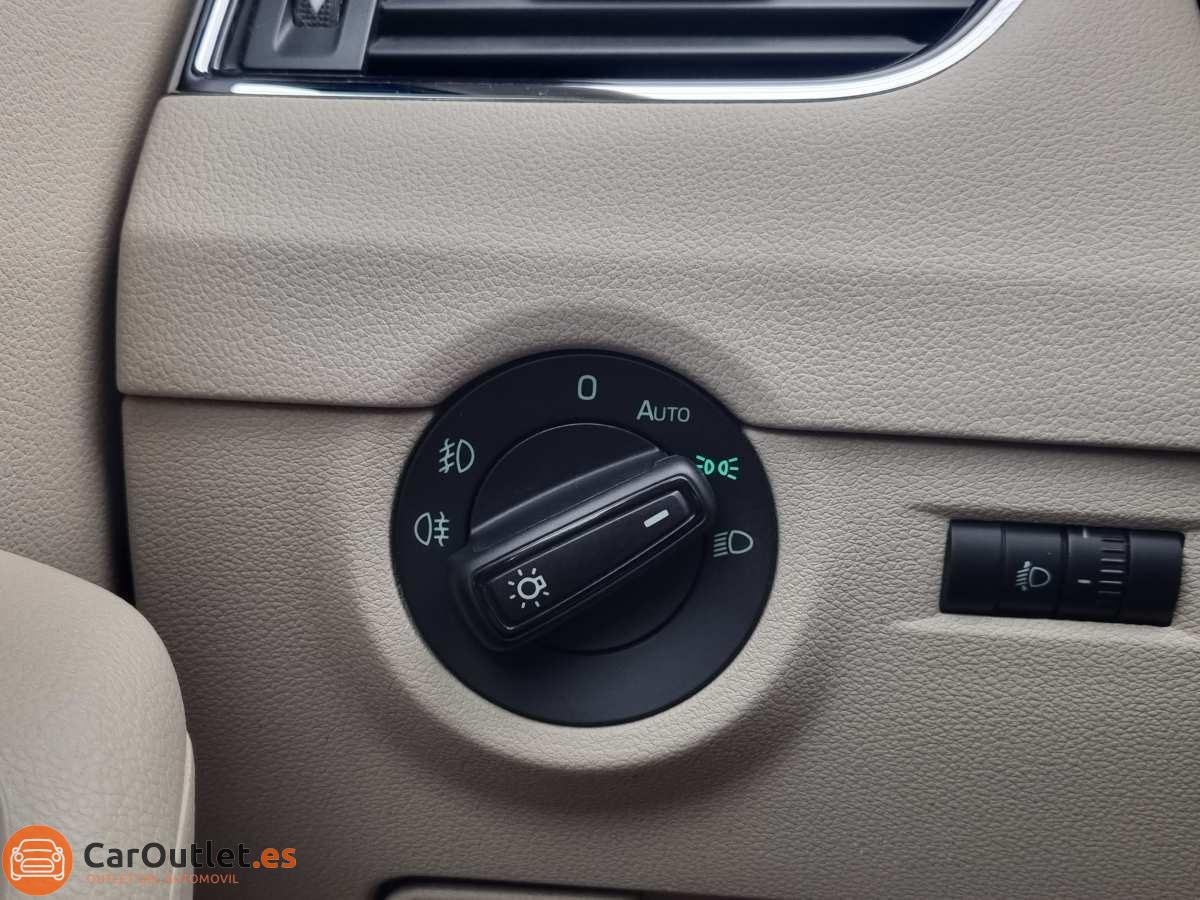 25 - Skoda Octavia 2015 - AUTO