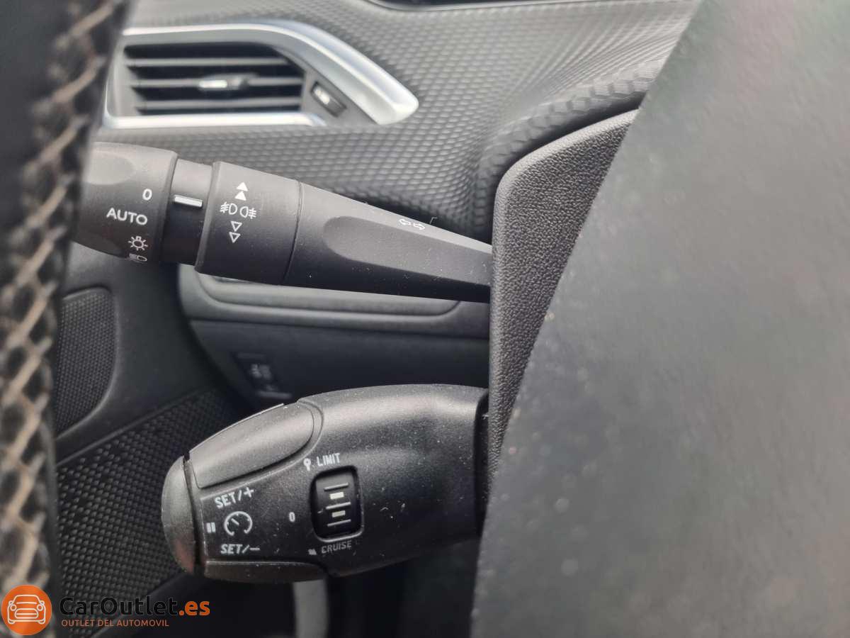 27 - Peugeot 2008 2016 - AUTO