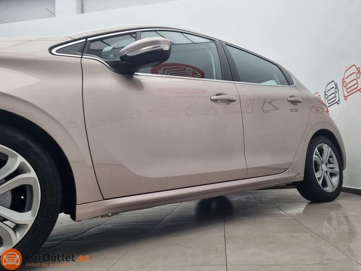 4 - Peugeot 208 2012