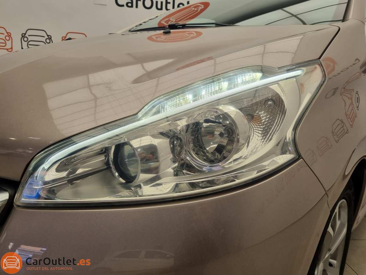6 - Peugeot 208 2012