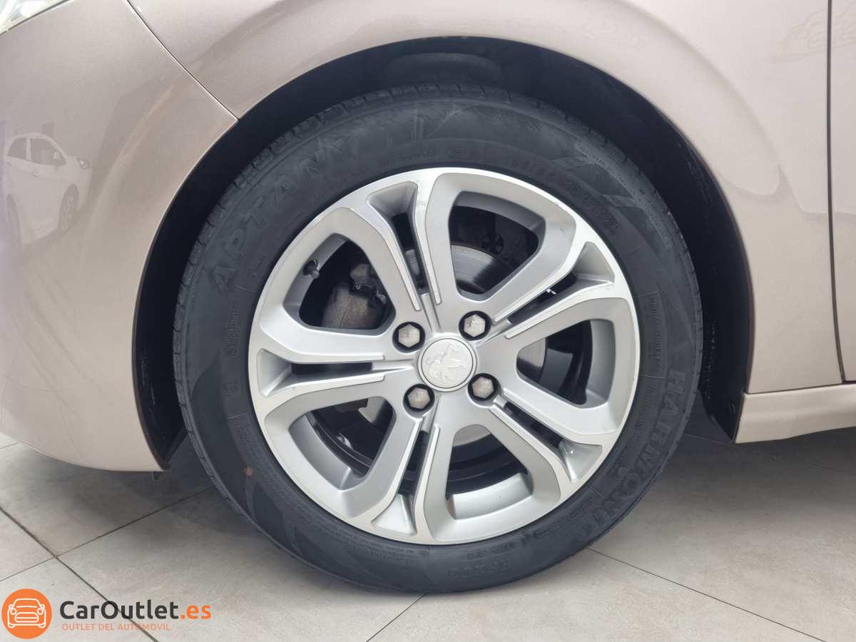 7 - Peugeot 208 2012