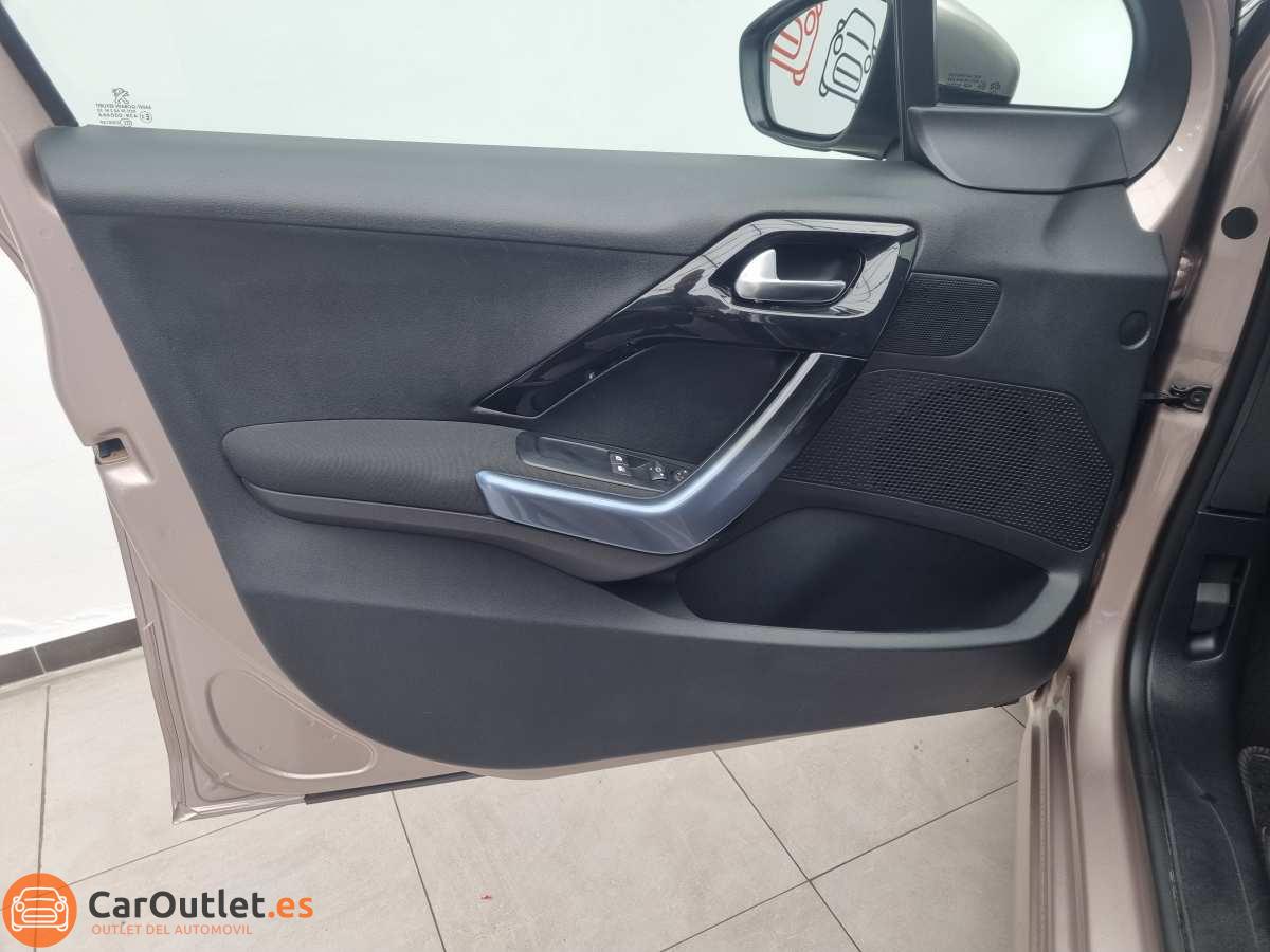 13 - Peugeot 208 2012