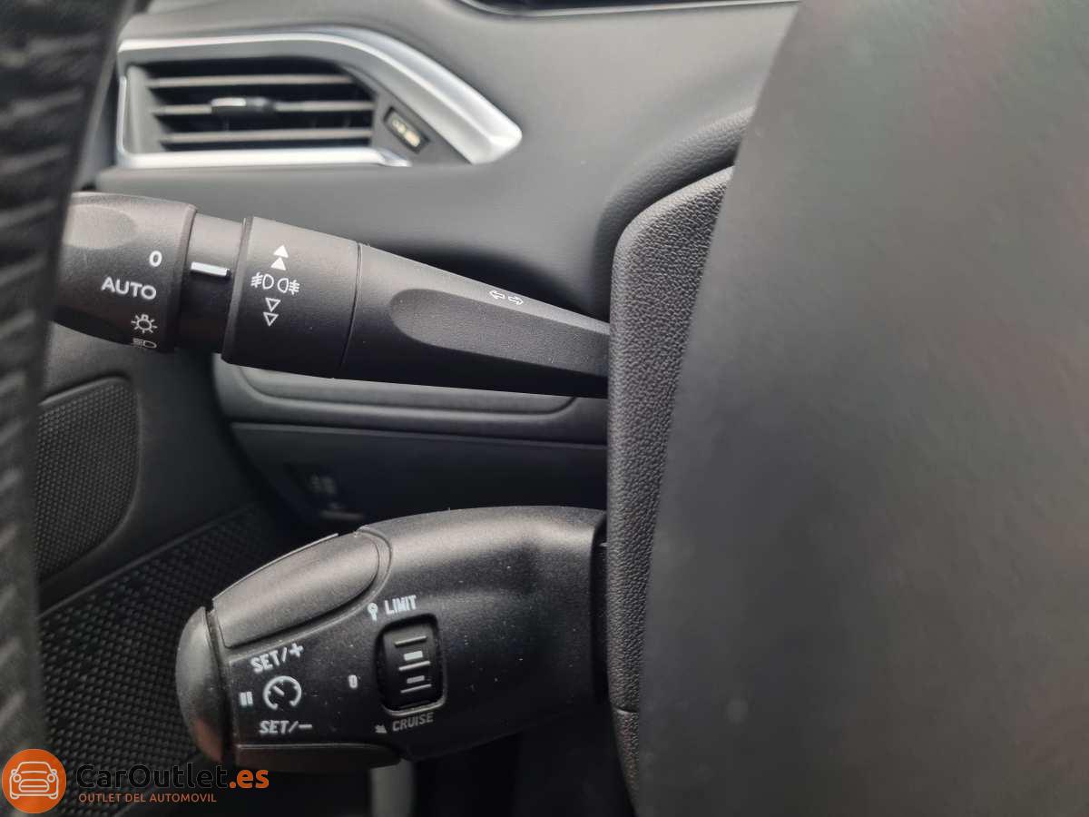 25 - Peugeot 208 2012