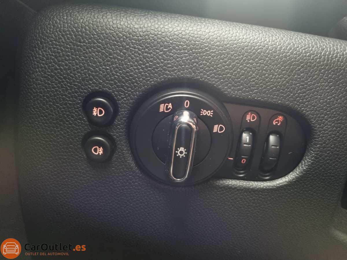 32 - MINI Cooper 2017 - AUTO