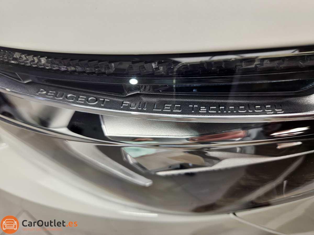 8 - Peugeot 3008 2019 - AUTO