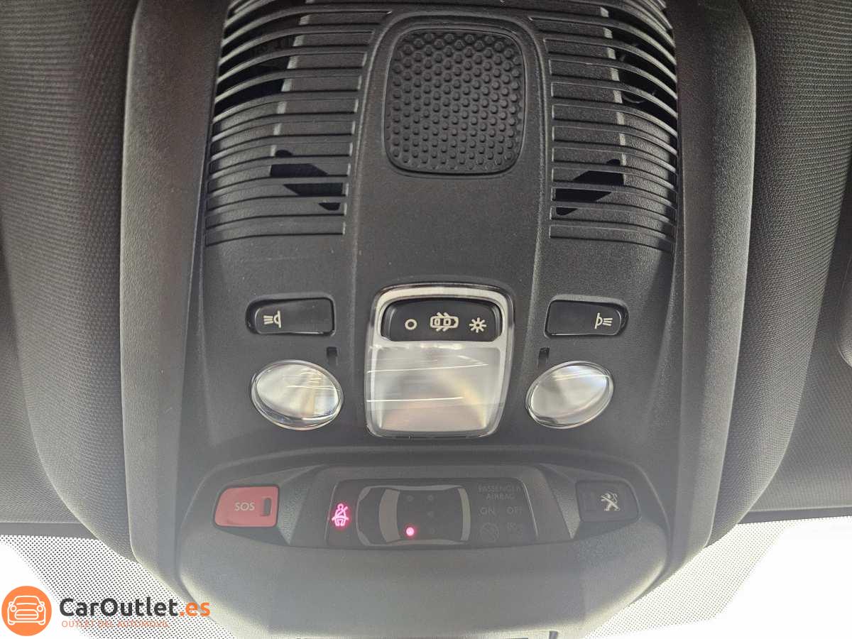 32 - Peugeot 3008 2019 - AUTO