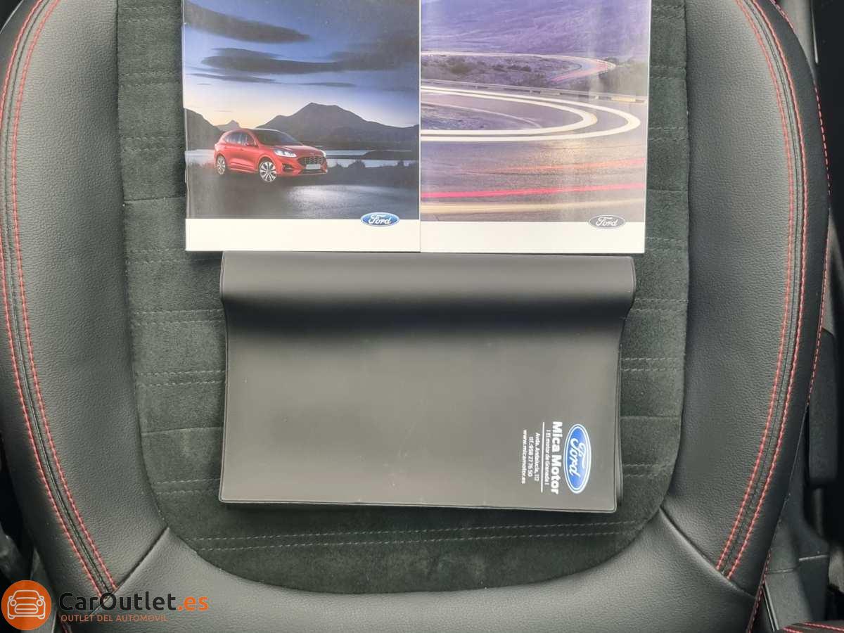 32 - Ford Kuga 2022 - AUTO